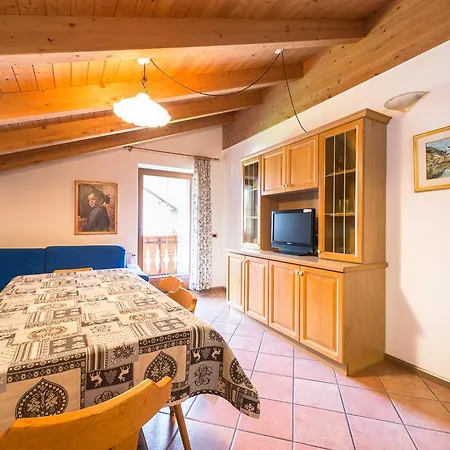 Cesa Crepa Neigra アパート カナツェーイ