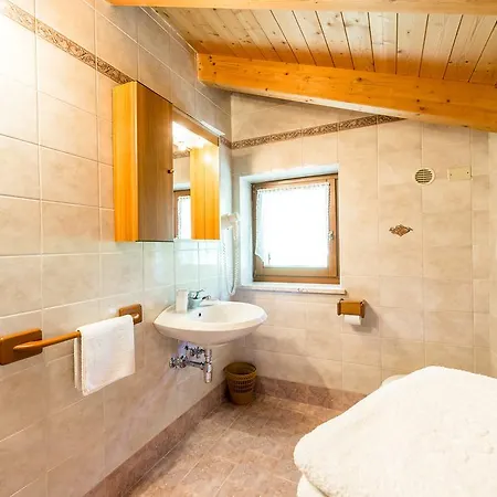 Cesa Crepa Neigra アパート カナツェーイ