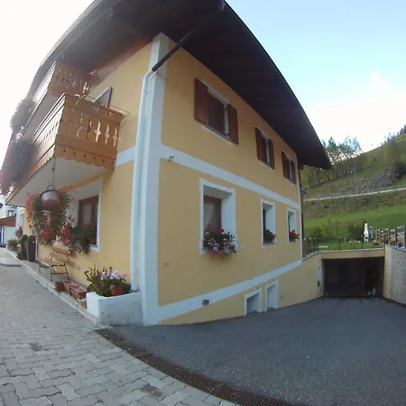 Cesa Crepa Neigra アパート カナツェーイ