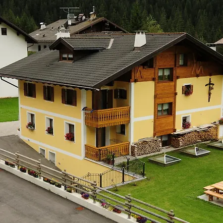 Cesa Crepa Neigra アパート カナツェーイ